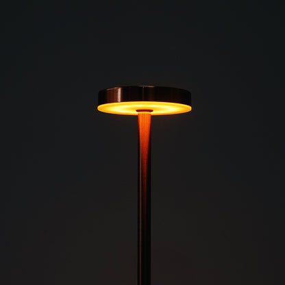 مصباح مكتب معدني لاسلكي بشكل I من كروني