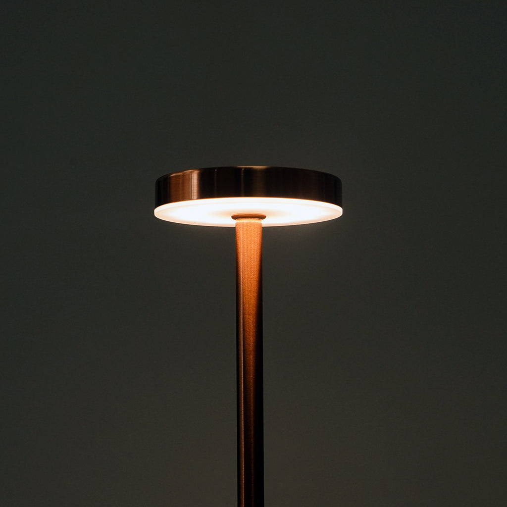 مصباح مكتب معدني لاسلكي بشكل I من كروني