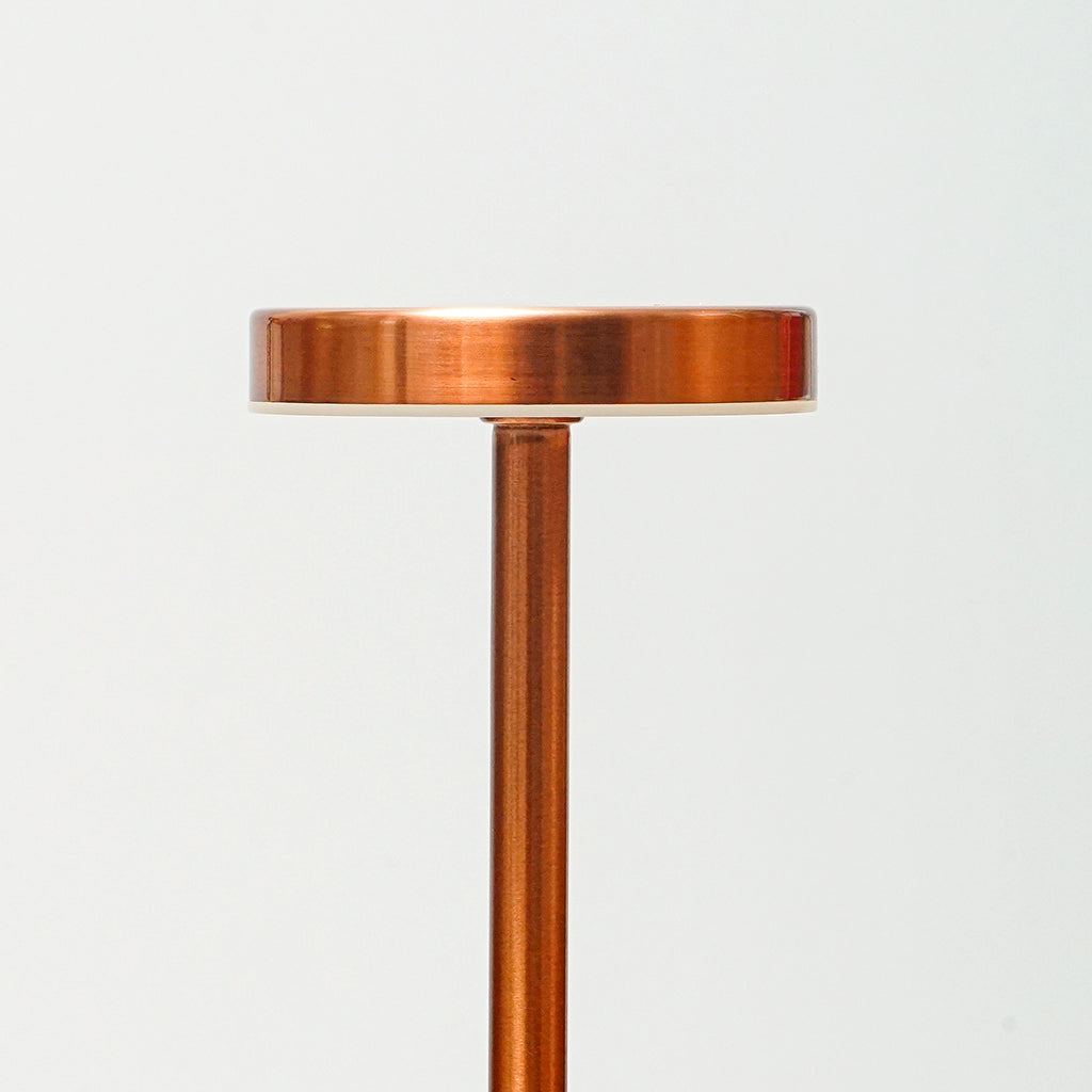 مصباح مكتب معدني لاسلكي بشكل I من كروني