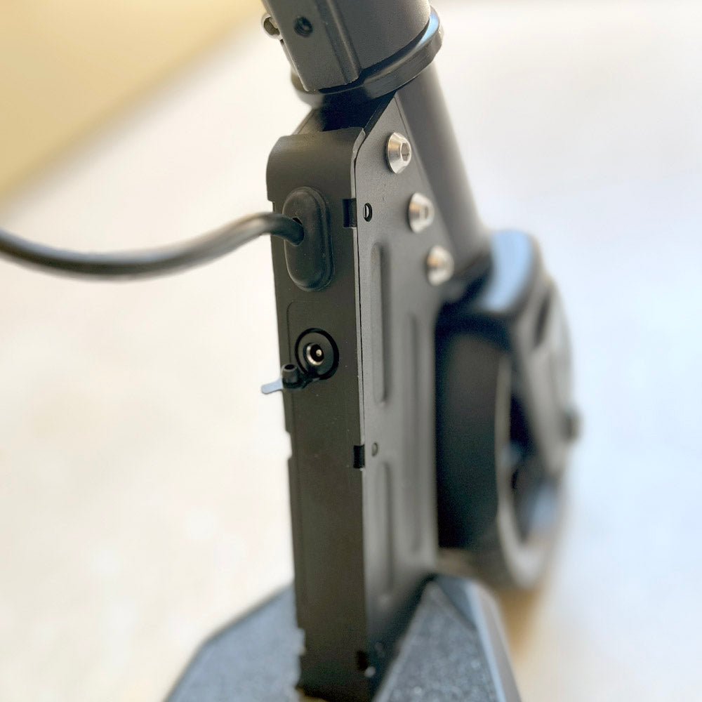 سكوتر كهربائي قابل للطي للأطفال CRONY S32 S31 مع شريط إضاءة LED وأضواء منصة RGB وفرامل إلكترونية